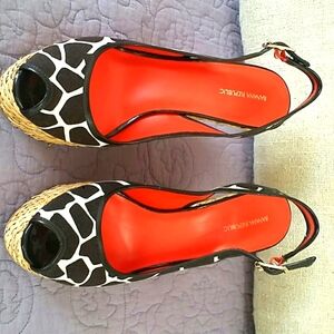 Banana Republic Adorable wedge with basketweave heel open toe